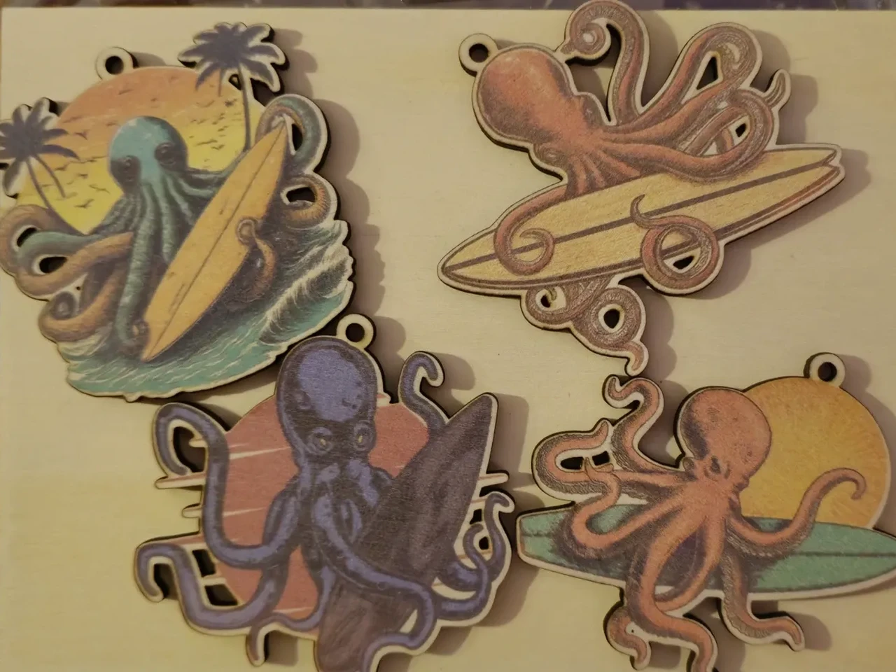[Laser cut and engrave] Octosurf Keychains